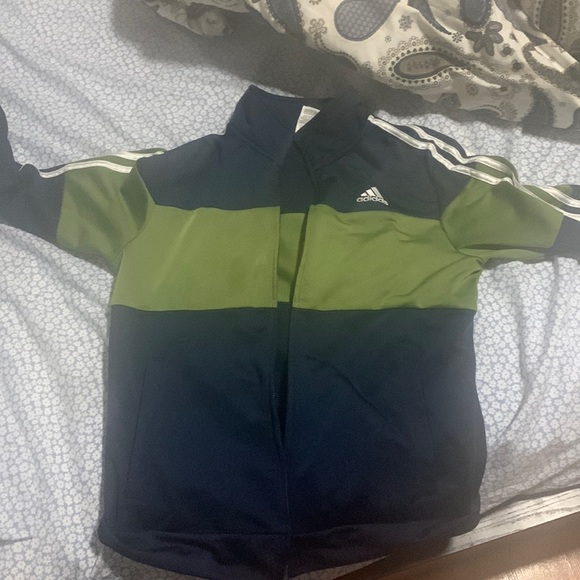 Adidas top - Picture 1 of 2